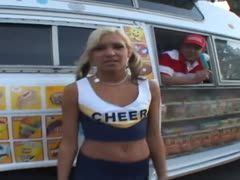Eis Verkäufer steht auf blonde Mädels
